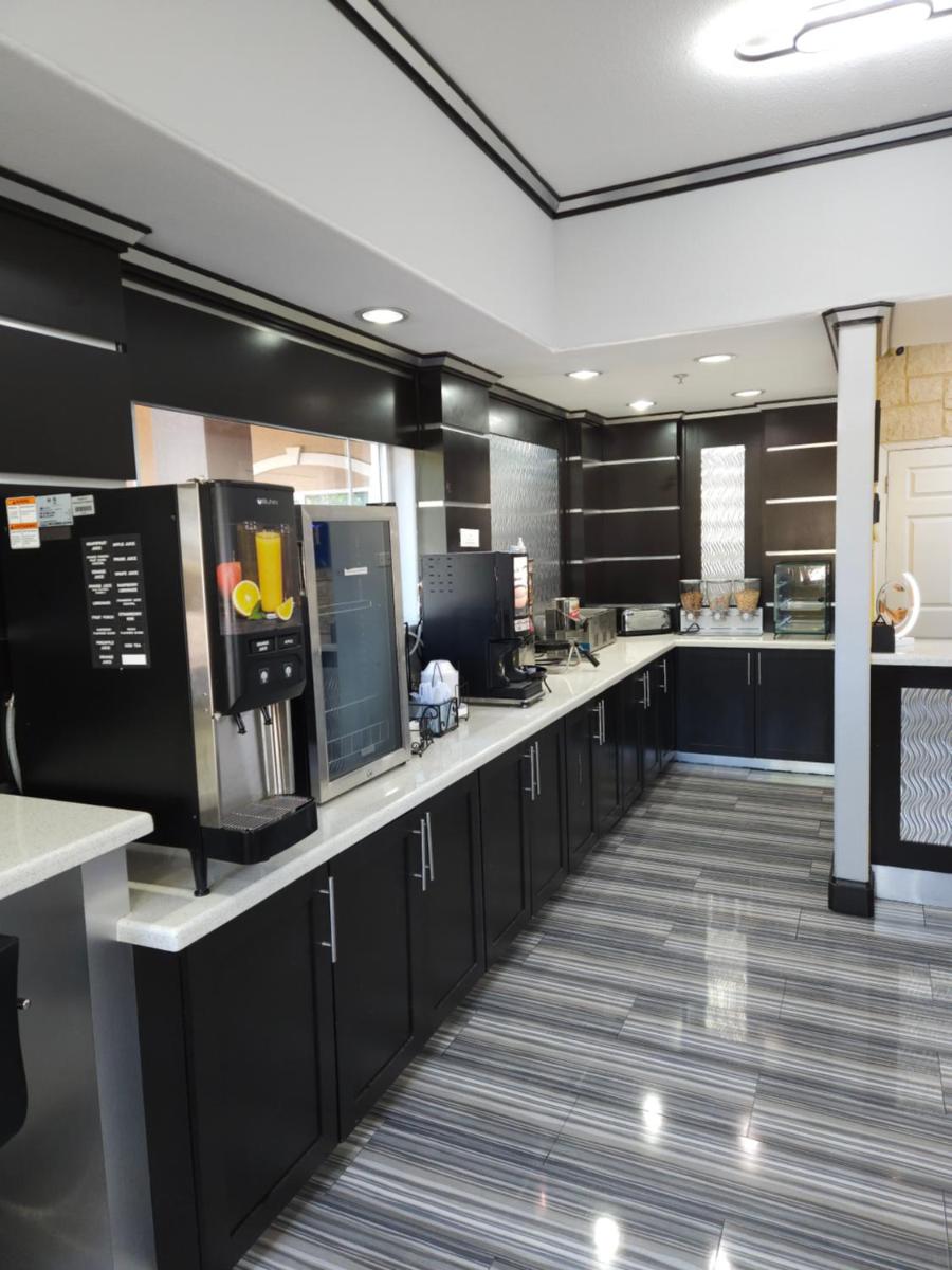 Executive Inn and Suites Tyler - image 3