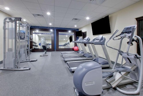 Hampton Inn & Suites Tyler-South - image 10