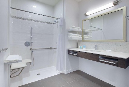 Hampton Inn & Suites Tyler-South - image 13