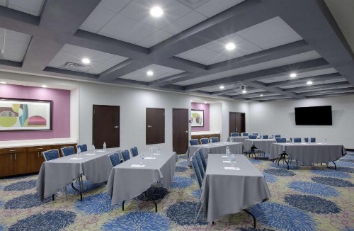 Hampton Inn & Suites Tyler-South - image 6