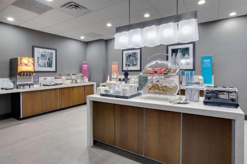 Hampton Inn & Suites Tyler-South - image 9
