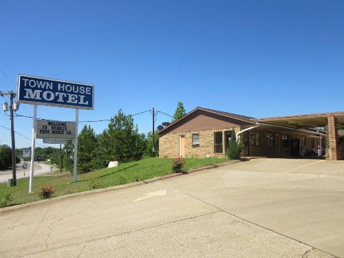 Town House Motel - image 1