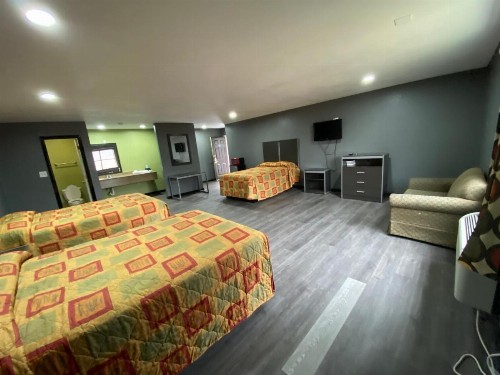 Town House Motel - image 13