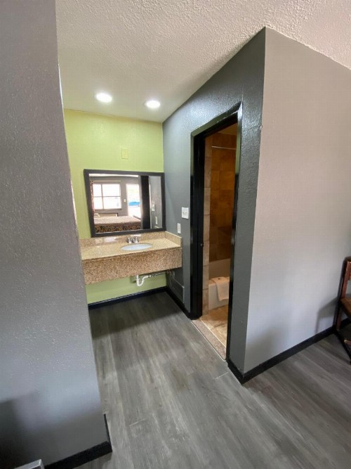 Town House Motel - image 16