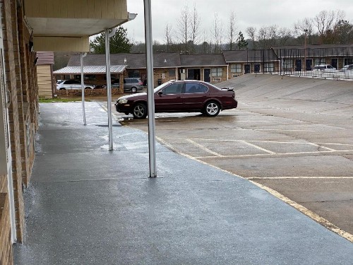 Town House Motel - image 2