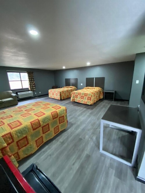 Town House Motel - image 3