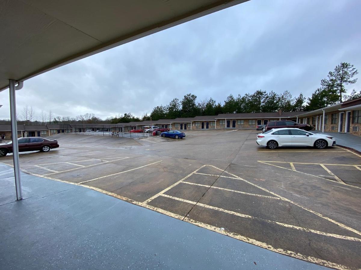 Town House Motel - image 5