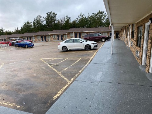 Town House Motel - image 6