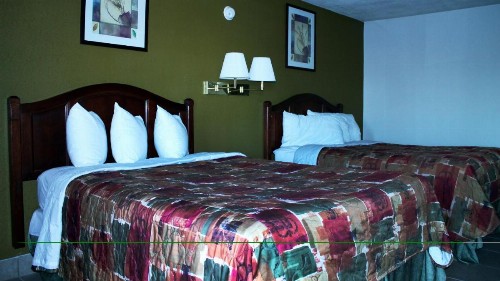 Royal Inn & Suites - image 3