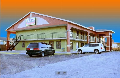 Royal Inn & Suites - image 8