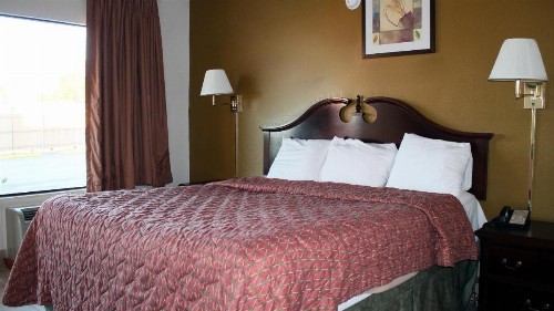 Royal Inn & Suites - image 9
