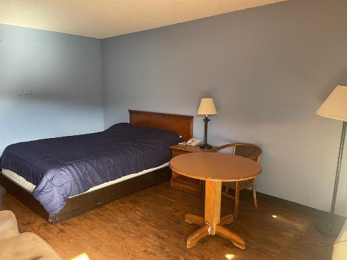 Tyler Inn & Suites - image 2