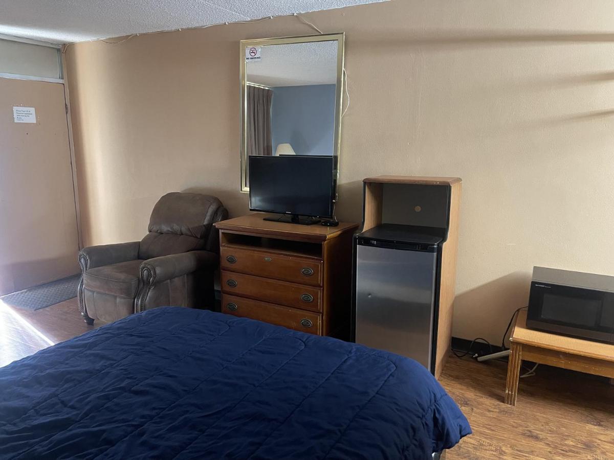 Tyler Inn & Suites - image 3