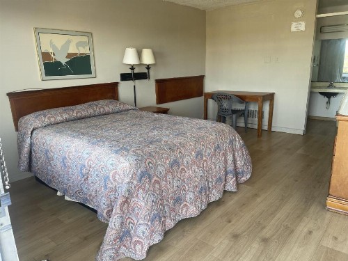 Tyler Inn & Suites - image 6