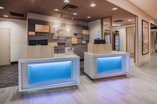 Holiday Inn Express and Suites Lindale - image 15