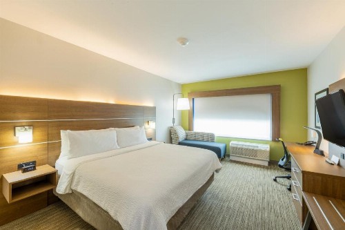 Holiday Inn Express and Suites Lindale - image 26