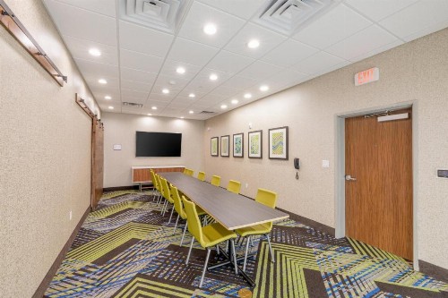 Holiday Inn Express and Suites Lindale - image 30