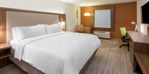 Holiday Inn Express and Suites Lindale - image 6