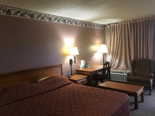 Tyler Inn & Suites - image 6