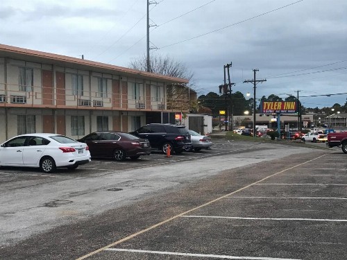 Tyler Inn & Suites - image 7