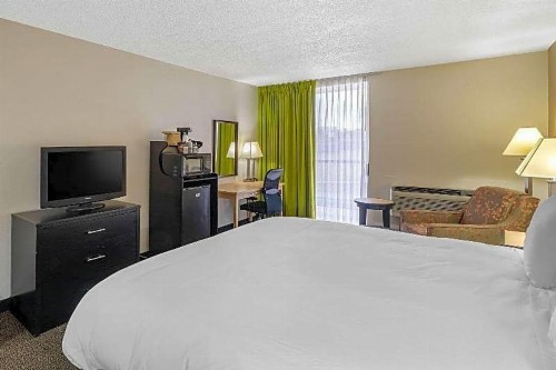 Quality Inn Tyler - Lindale - image 1