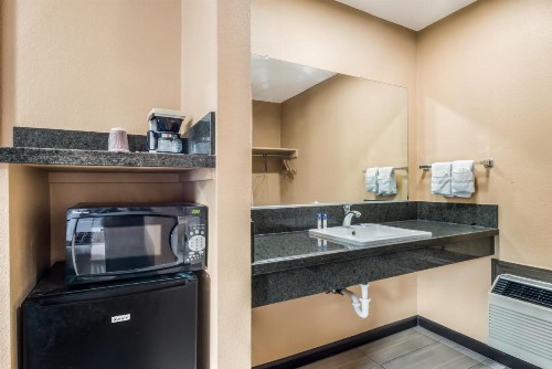 Americas Best Value Inn - Ukiah - image 26
