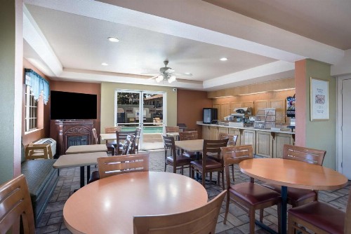 Travelodge by Wyndham Ukiah - image 13