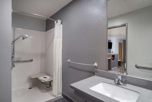 Travelodge by Wyndham Ukiah - image 2