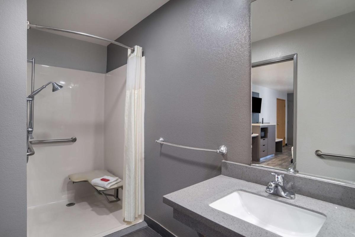 Travelodge by Wyndham Ukiah - image 2
