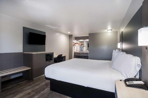 Travelodge by Wyndham Ukiah - image 9