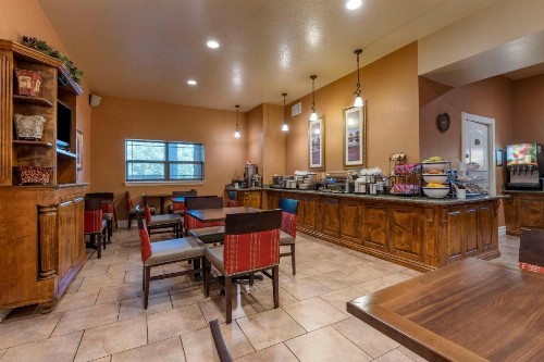 Comfort Inn & Suites Ukiah Mendicino County - image 16