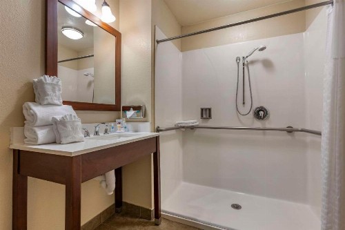 Comfort Inn & Suites Ukiah Mendicino County - image 25