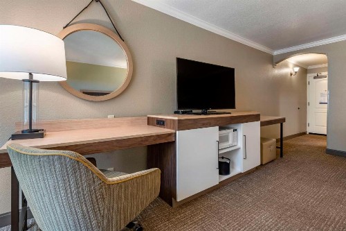 Hampton Inn Ukiah - image 20
