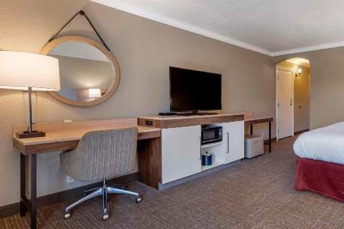 Hampton Inn Ukiah - image 31