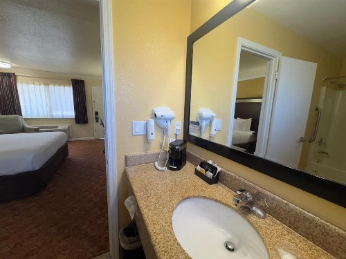 Quality Inn Ukiah Downtown - image 16