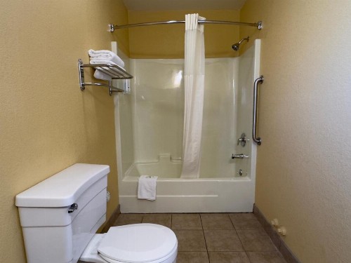 Quality Inn Ukiah Downtown - image 45