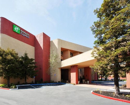 Holiday Inn Express Hotel Union City an IHG Hotel - image 11