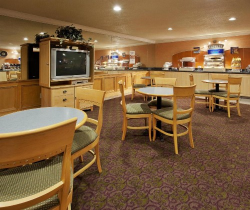 Holiday Inn Express Hotel Union City an IHG Hotel - image 12