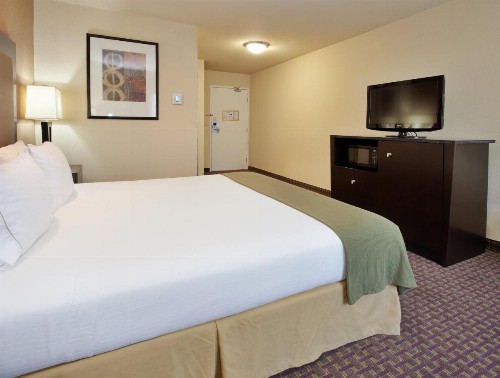 Holiday Inn Express Hotel Union City an IHG Hotel - image 13