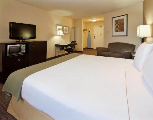 Holiday Inn Express Hotel Union City an IHG Hotel - image 2