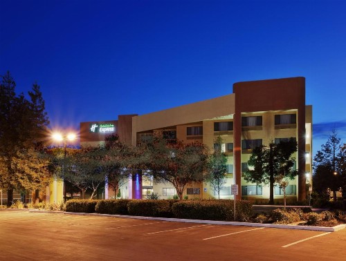 Holiday Inn Express Hotel Union City an IHG Hotel - image 23