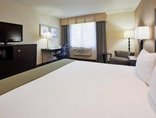 Holiday Inn Express Hotel Union City an IHG Hotel - image 31