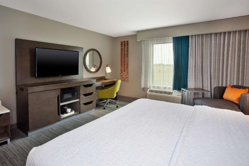 Hampton Inn Union City - image 3