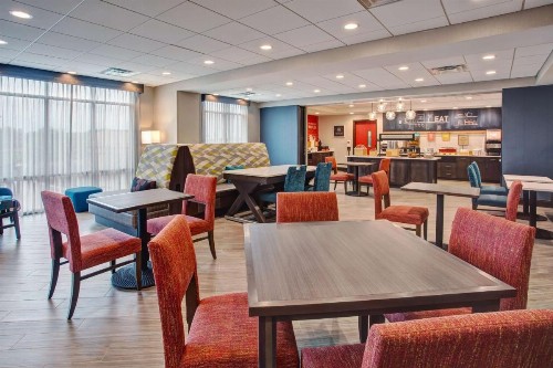 Hampton Inn Union City - image 9