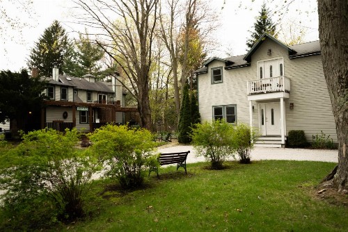 Garden Grove Bed and Breakfast - image 1