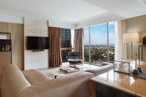 Sheraton Universal - image 12