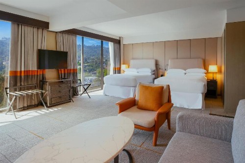 Sheraton Universal - image 15