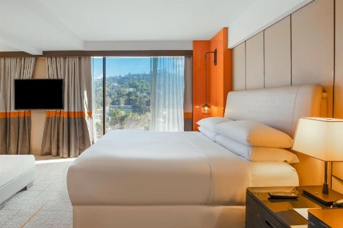 Sheraton Universal - image 16