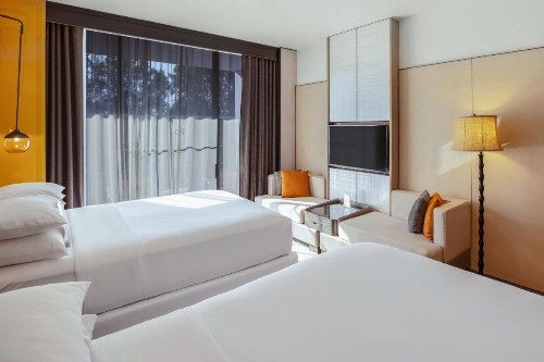 Sheraton Universal - image 17