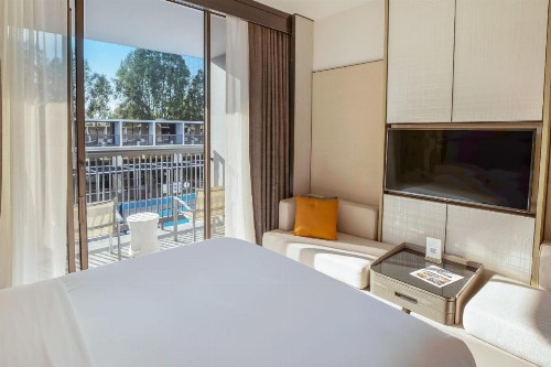 Sheraton Universal - image 18
